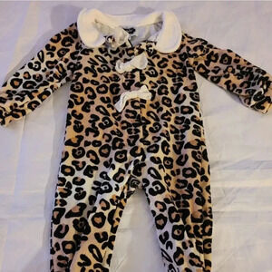 ‎Lepord one piece Infant Girl Size 6-9 month outfit